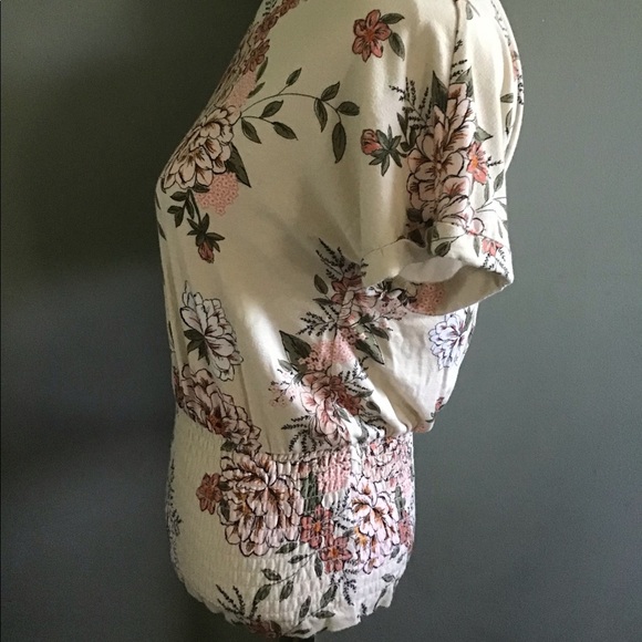 Suzy Shier floral top - Picture 6 of 7